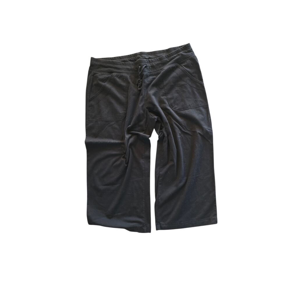 Danskin cotton Athletic capri Pants 
Size: XL
P23